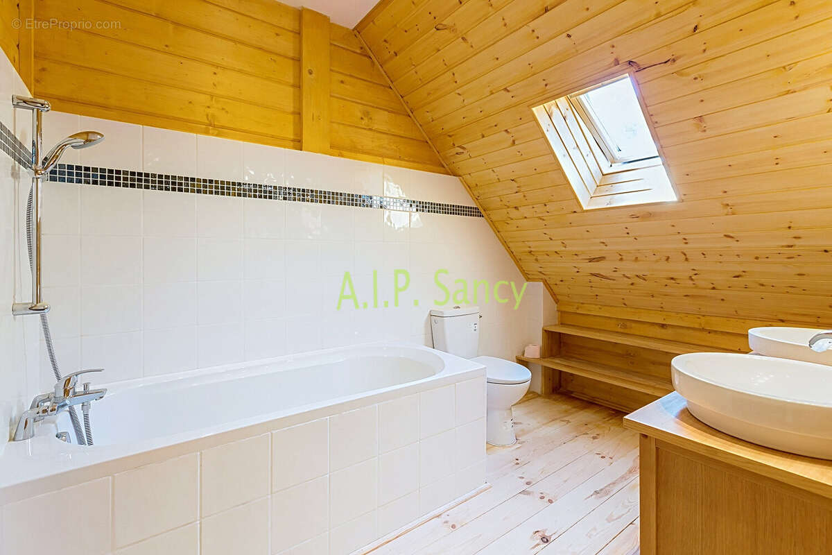 Maison à CHAMBON-SUR-LAC