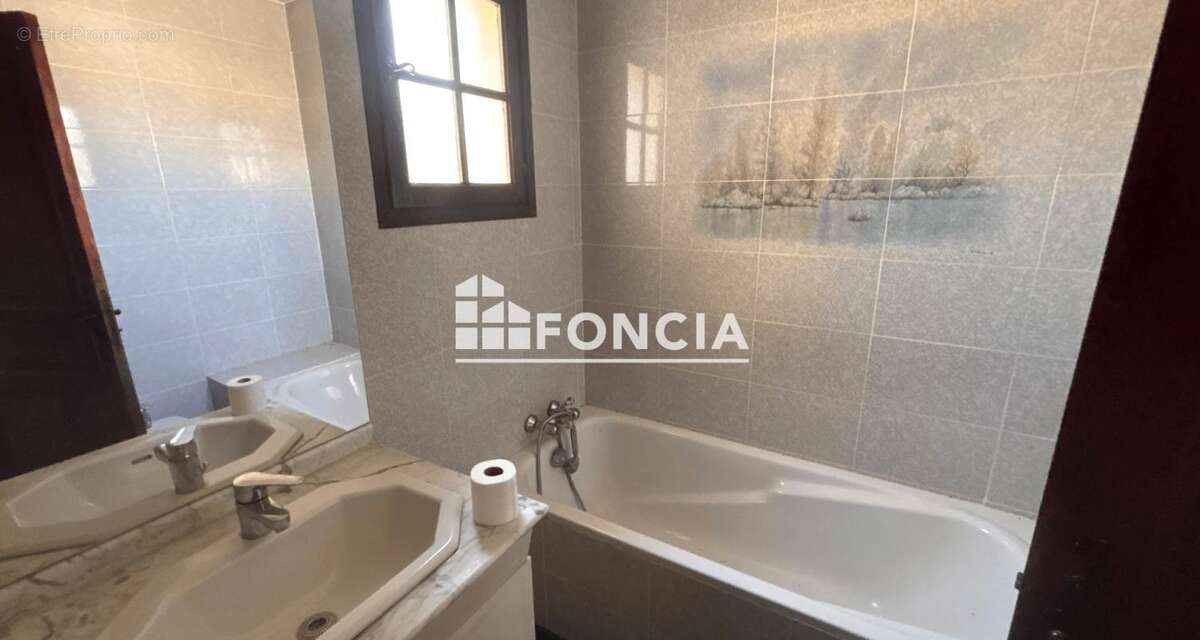 MAUGUIO – Maison F5 de 126 m² sur 546 m² de terrain – Garage 28 m² – Fort potentiel - photo 14