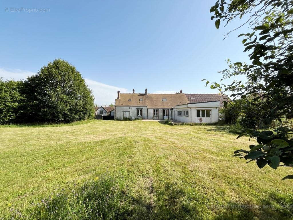 Grande maison entourée de son jardin de 5200m2 - photo 22