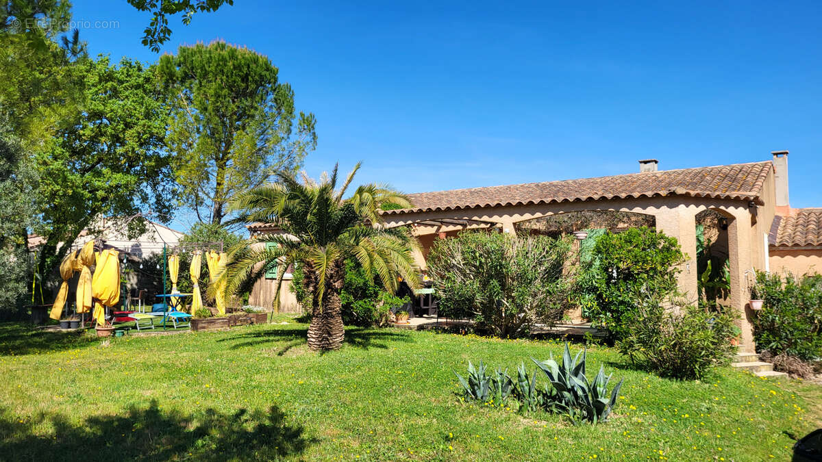 Maison à LA CALMETTE