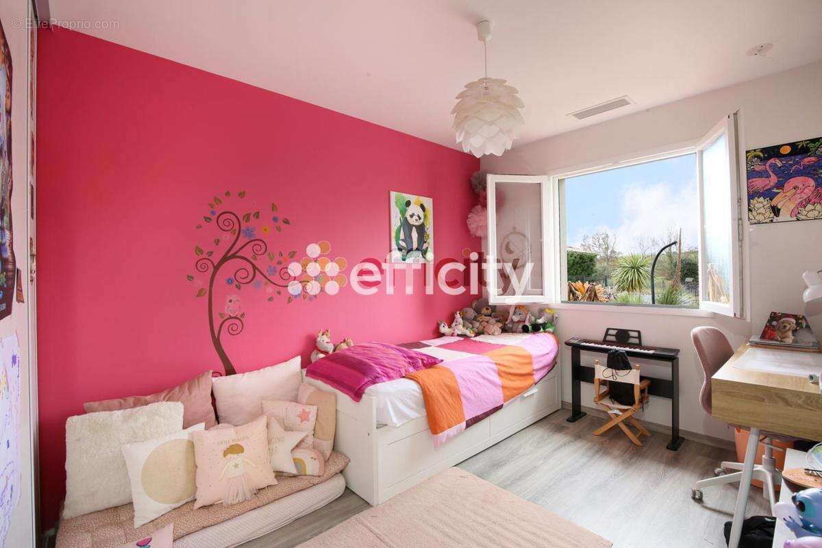 Maison à LAUZERVILLE