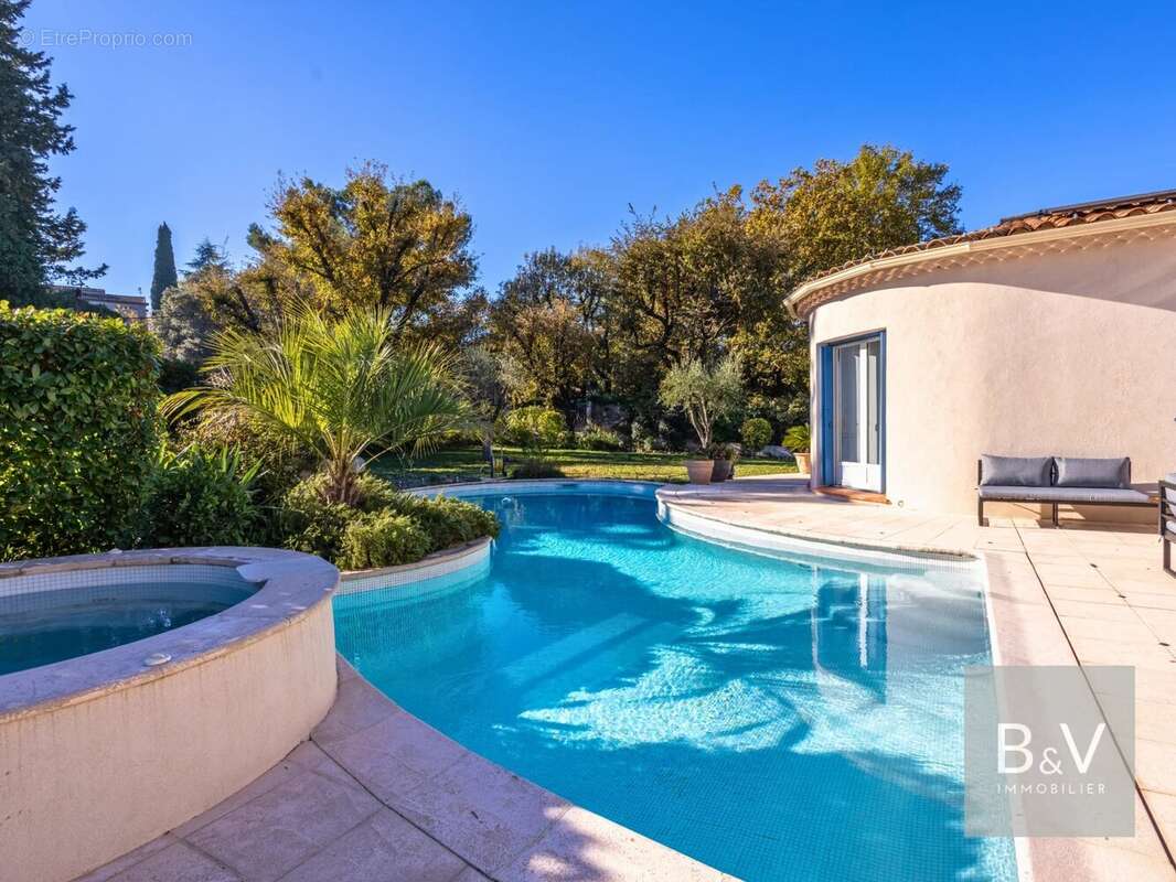 Maison à MOUANS-SARTOUX