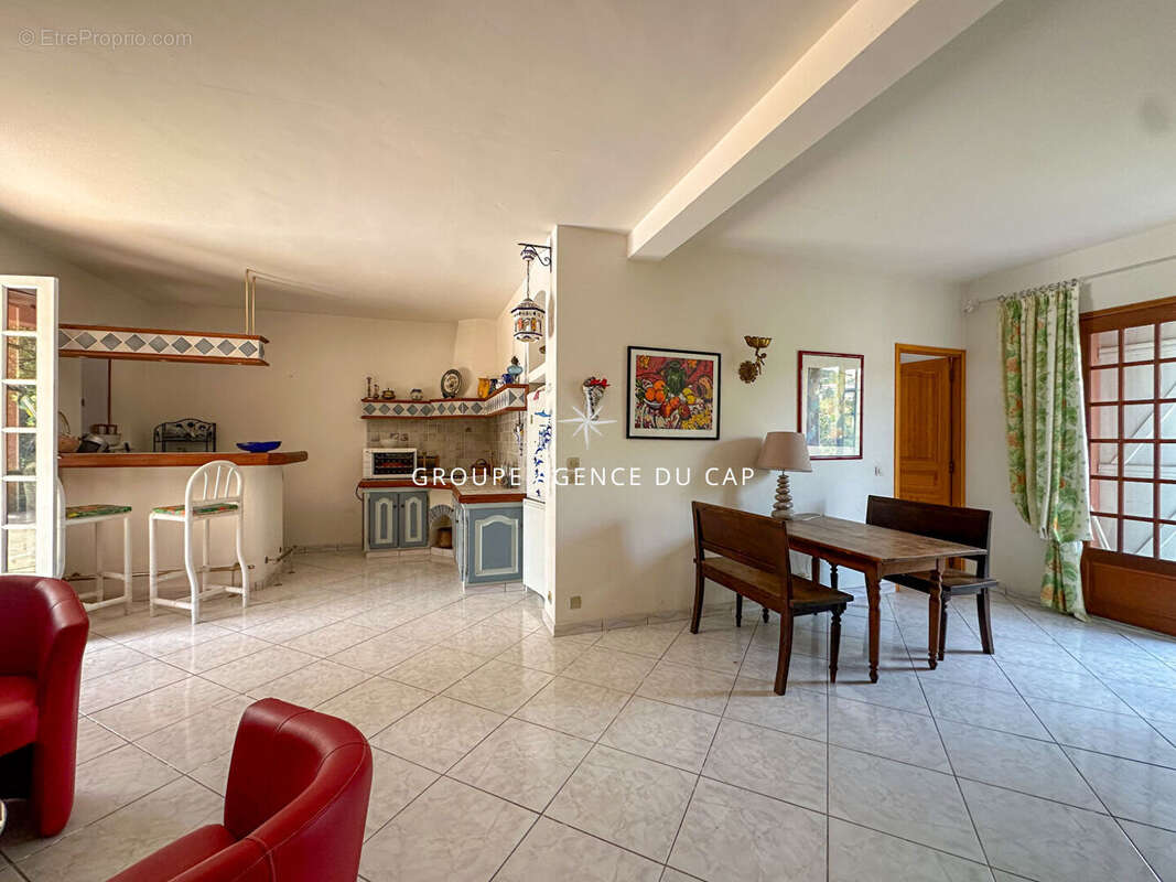 Maison à LES ISSAMBRES