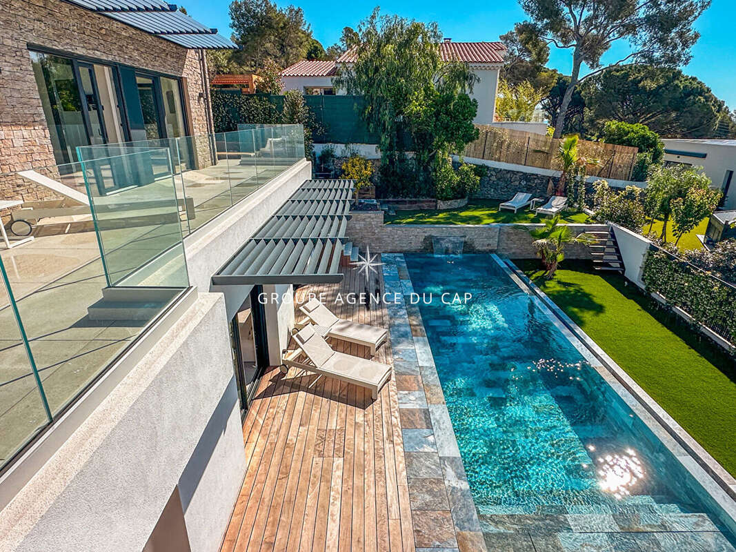 Villa de 260m2 avec vue mer piscine jacuzzi,a 300 mètres des plages des issambres - photo 16