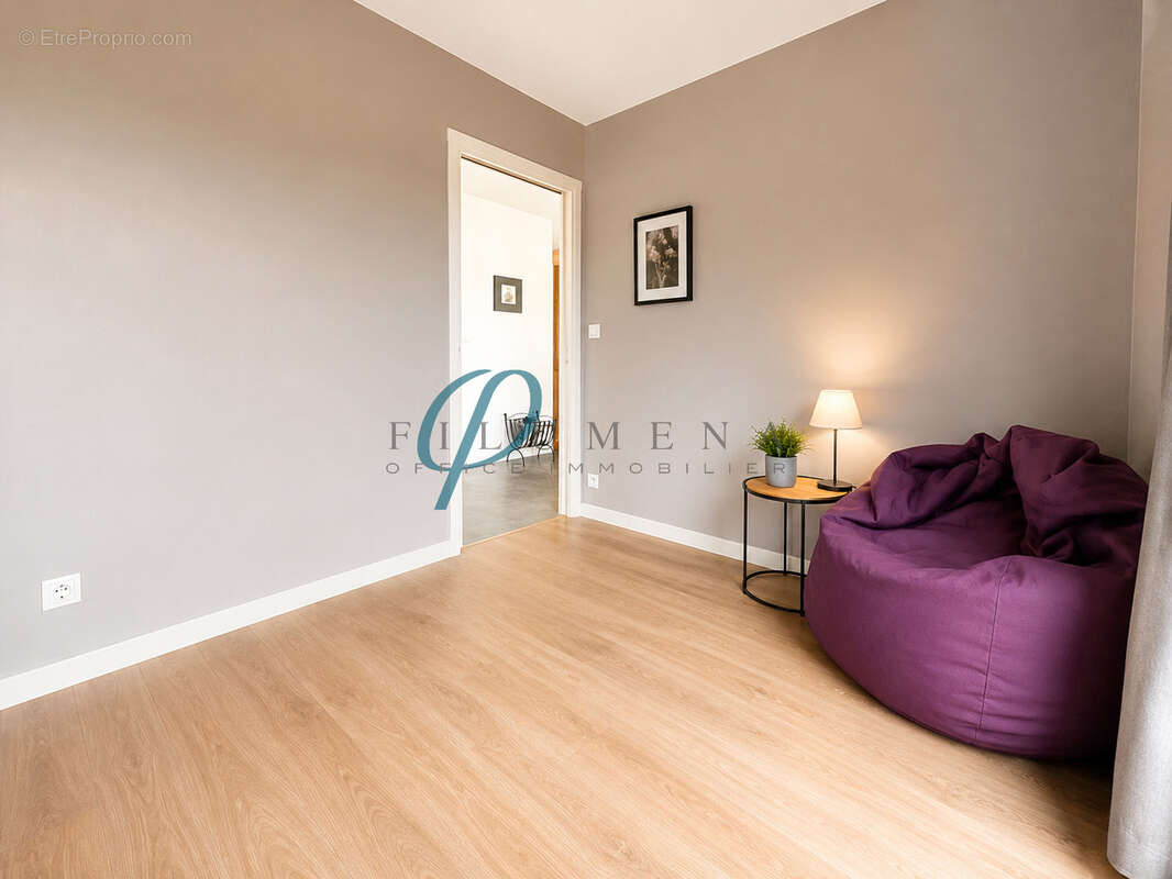 À VENDRE Maison contemporaine de160 m2, Terrain +1500 m2, Calme absolu et vue dégagée, garage. - photo 9