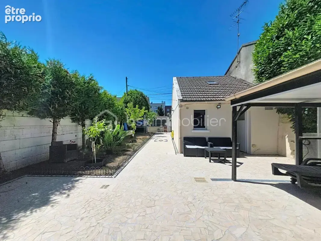 Maison de 5 pièces avec 3 chambres et sa dépendance meublée - photo 3
