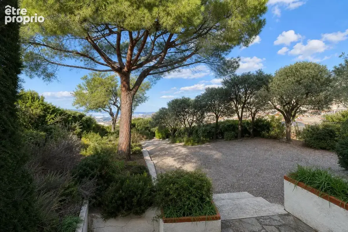 Grande Maison 6P avec Potentiel à Saint-Laurent-du-Var - photo 2
