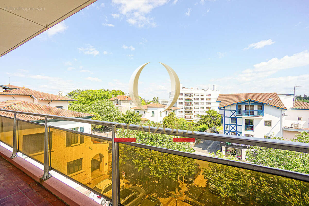 ANGLET MAIRIE - T4 traversant de 105 m² avec deux balcons, ascenseur et parking - photo 6