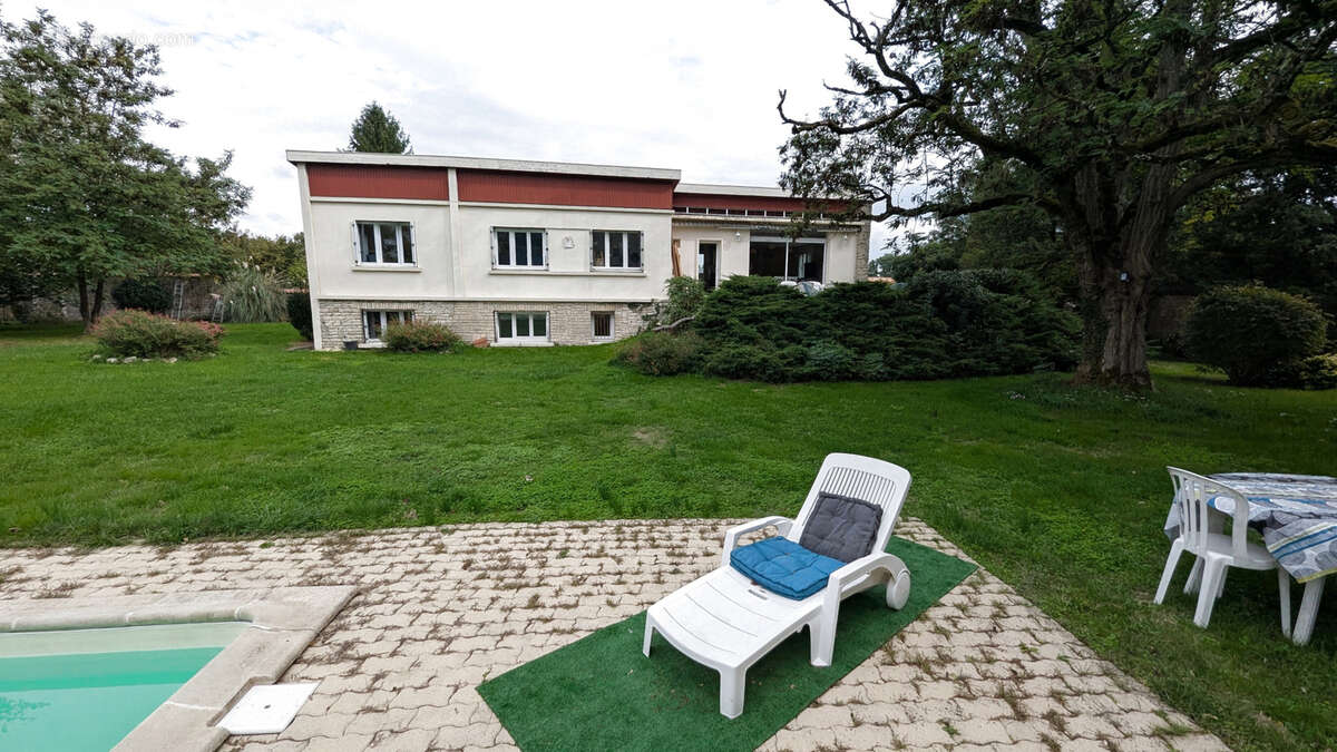 Maison à MAGNE