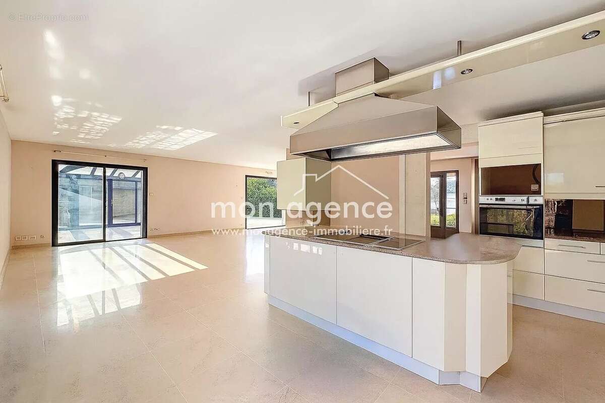 Maison à FRANQUEVILLE-SAINT-PIERRE