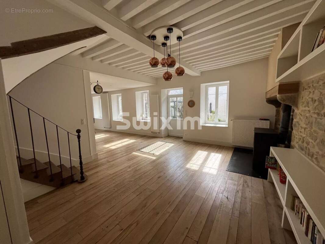 Maison à OUROUX-EN-MORVAN