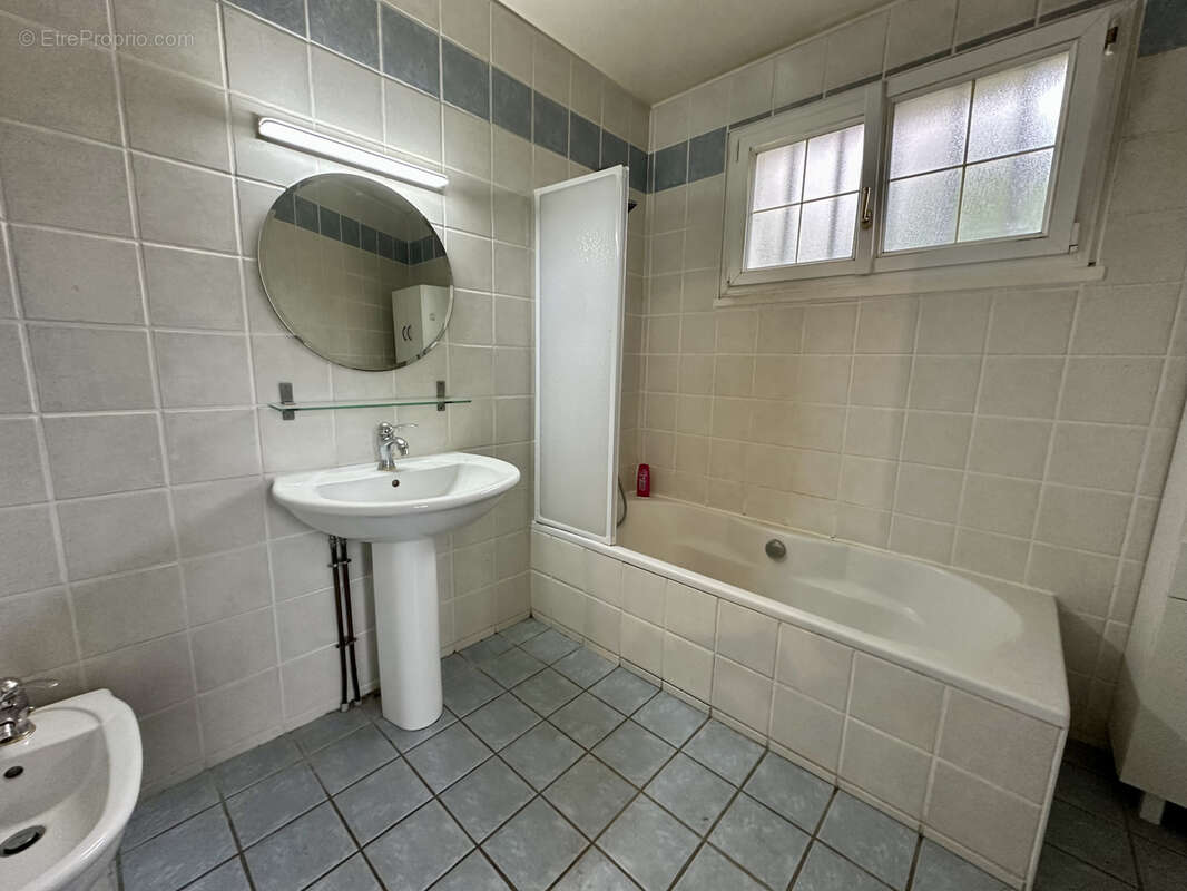 Maison à SAINT-SAUVEUR-SUR-ECOLE