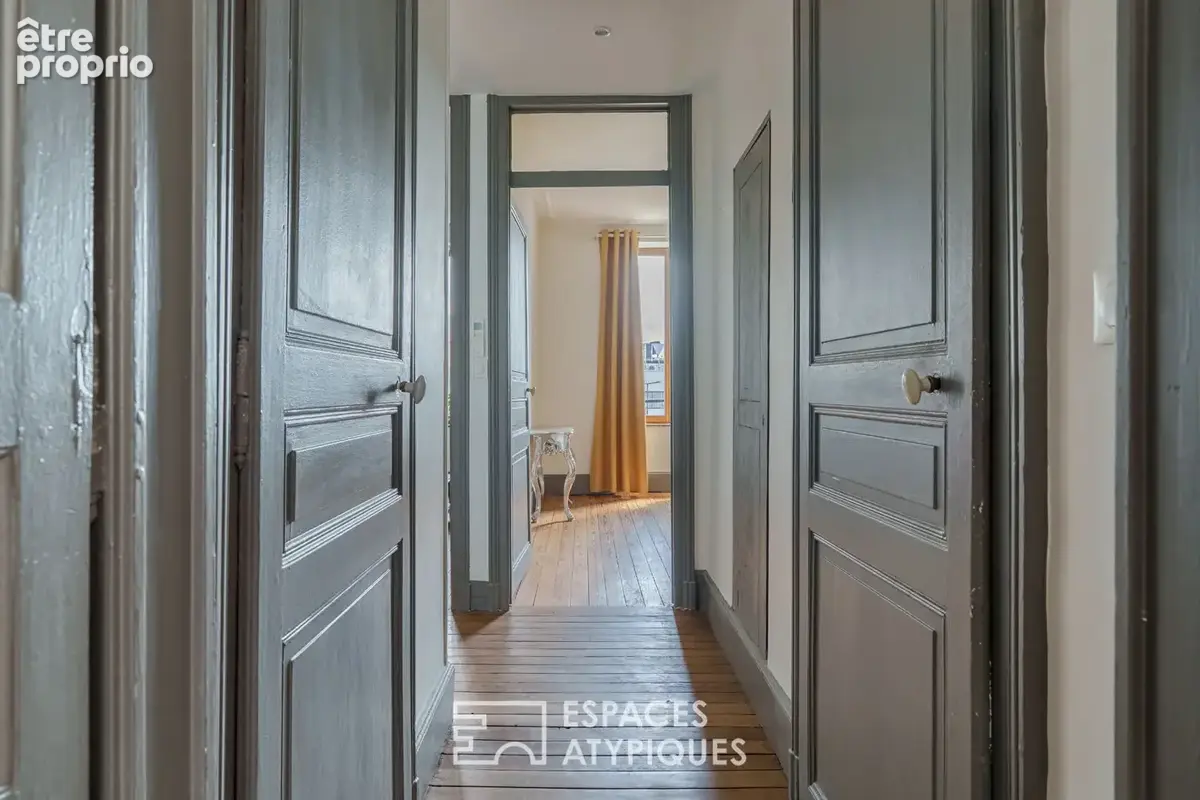 Appartement de charme rénové en coeur de ville - photo 3