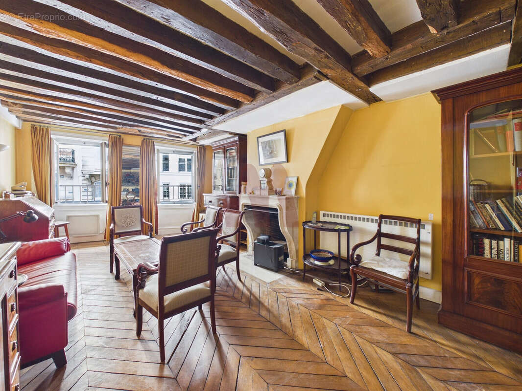 Appartement à PARIS-1E