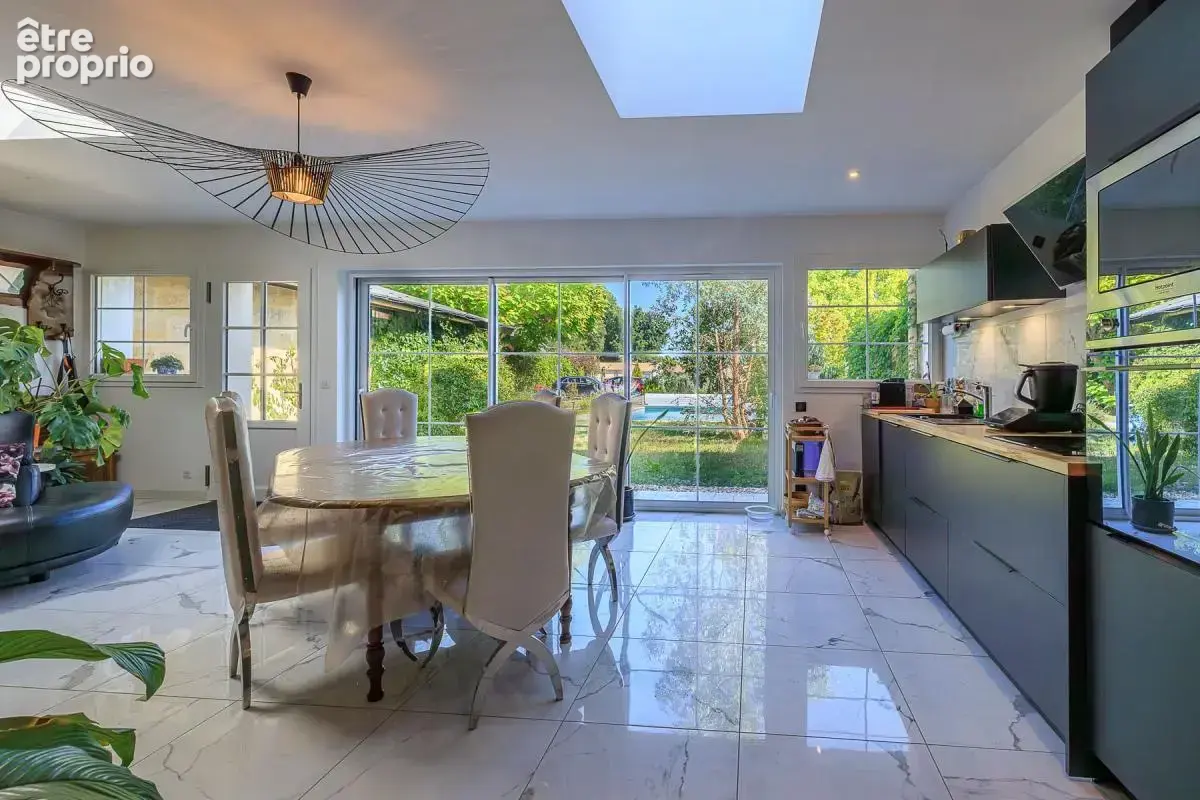 Maison T7 de 148 m, centre ville de Saint-Médard-de-Guizières 33230 - photo 5