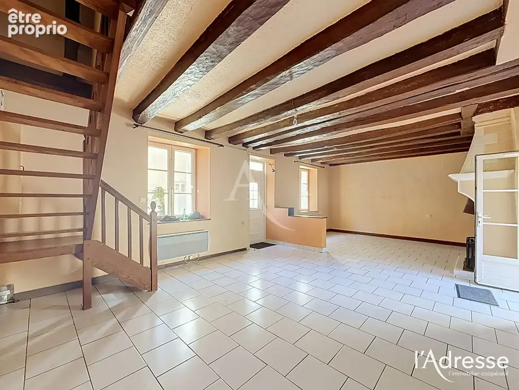 Maison de bourg à vendre à Truyes. - photo 3