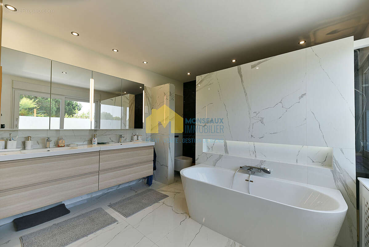 Maison à SAINTE-GENEVIEVE-DES-BOIS