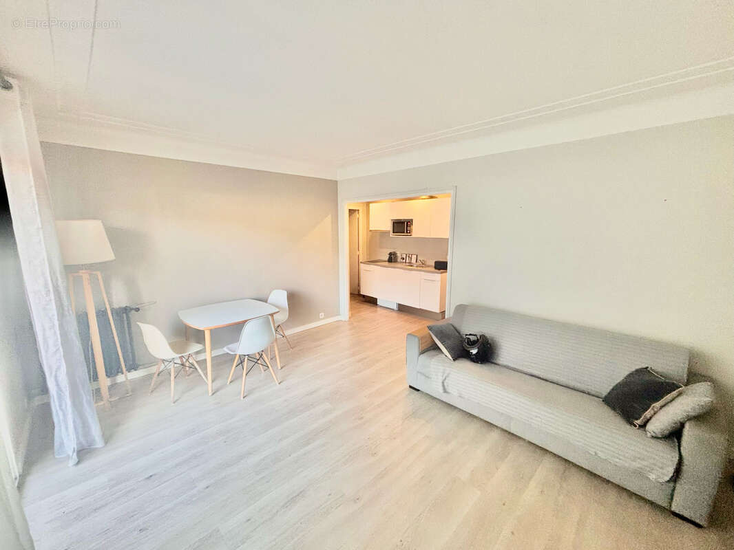Le cannet limite cannes t2 49 m2 dans résidence bourgeoise 2 balcons meublé cave parking - photo 3