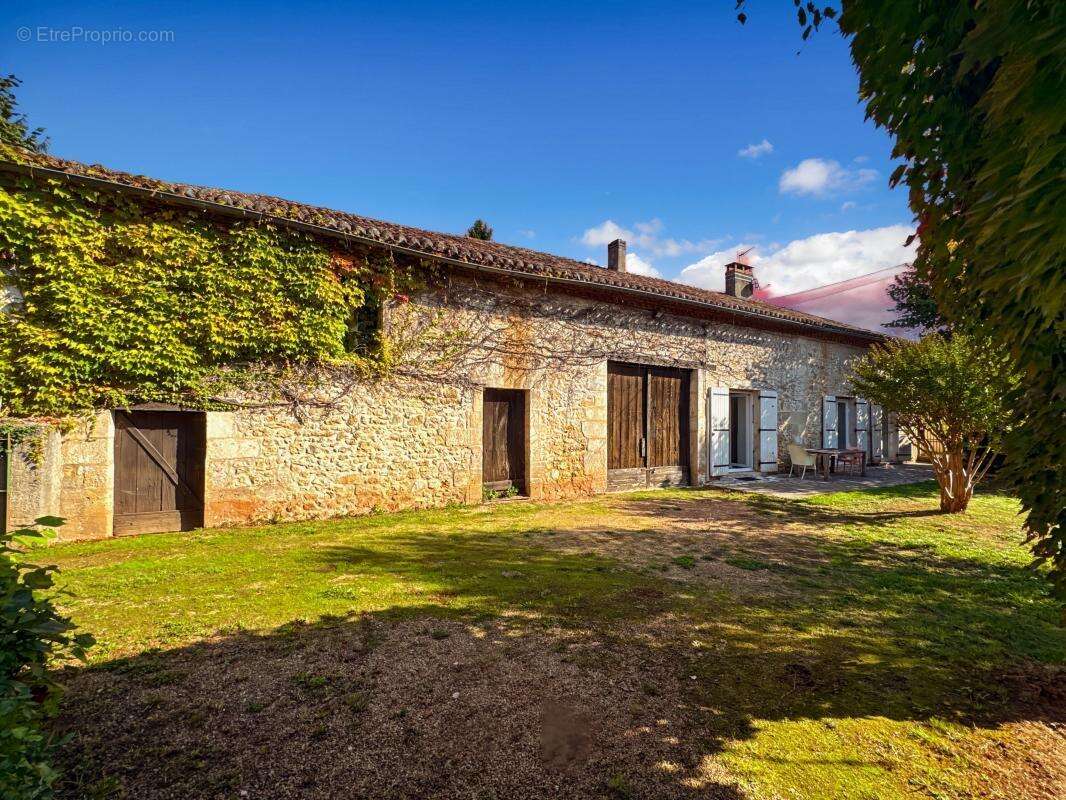 Maison à ANTONNE-ET-TRIGONANT