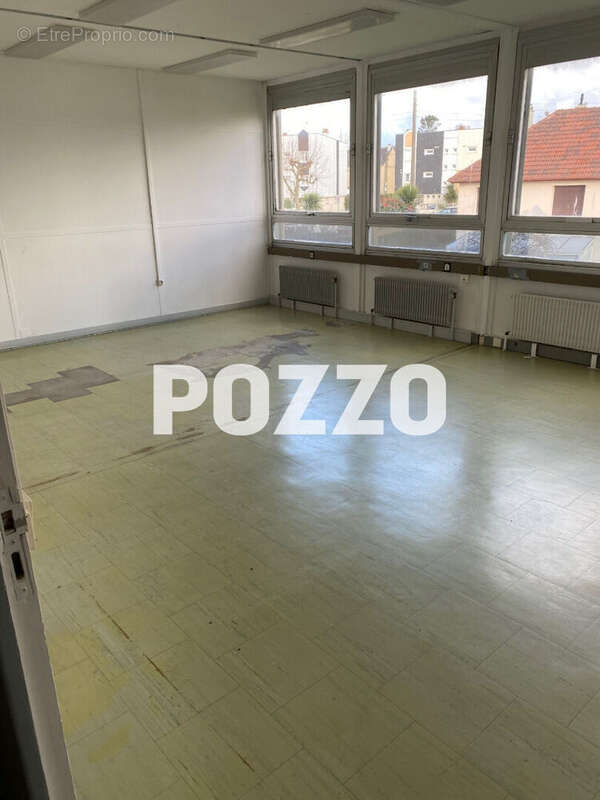 Commerce à QUERQUEVILLE