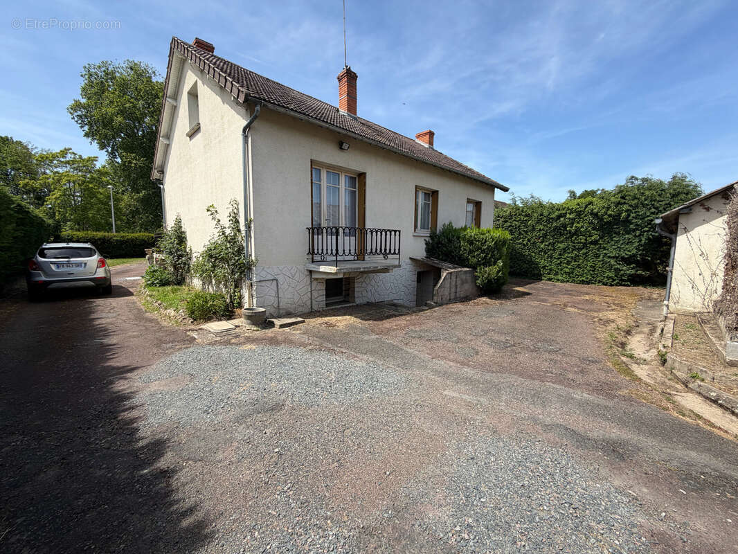 Maison 2 chambres + garage - dependance - terrain - photo 13