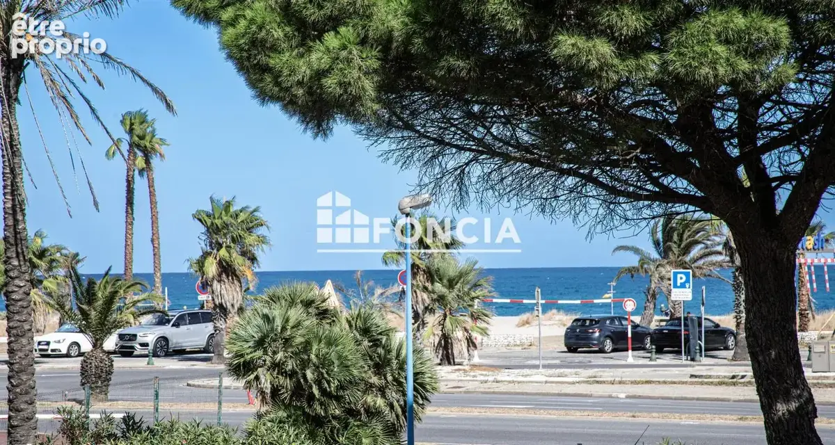 T2 Cabine Vue Mer – Proche Plage & Commodités – Meublé avec Parking – 1er Étage - photo 3