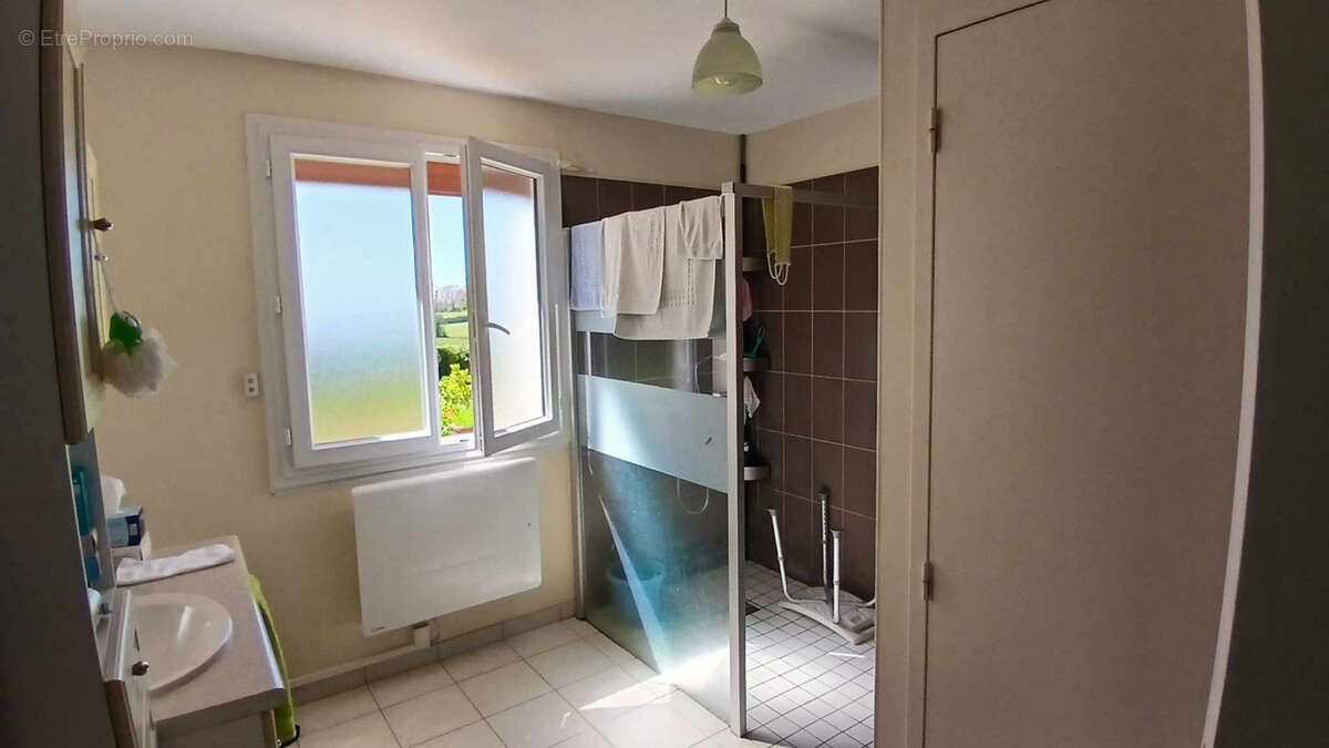 Maison à DUN-LE-PALESTEL