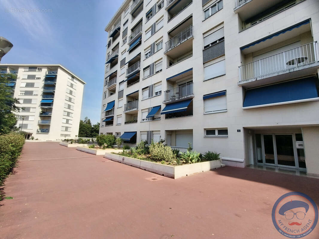 Appartement 4 pièces - 84m2 à TOURS  * Jardin Jean de Ockghem * - photo 10