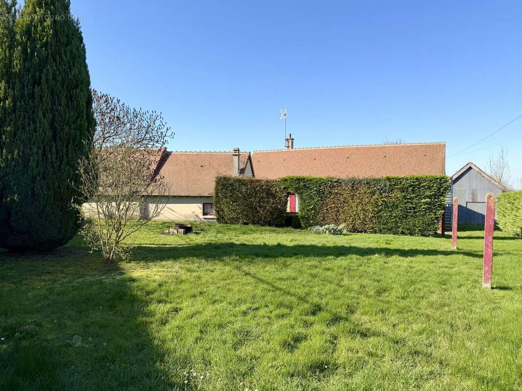 Jardin - Maison à MEZIERES-SUR-PONTHOUIN