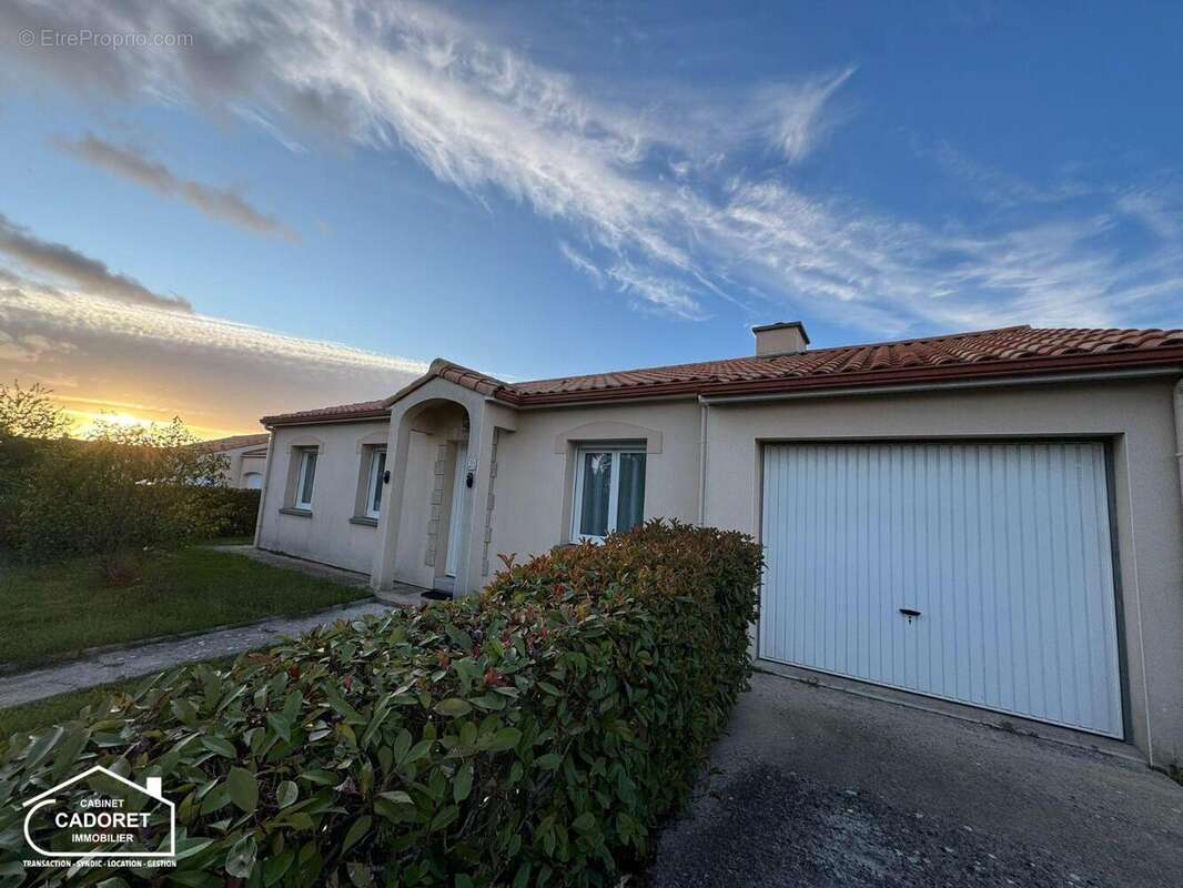   - Maison à PAIMBOEUF