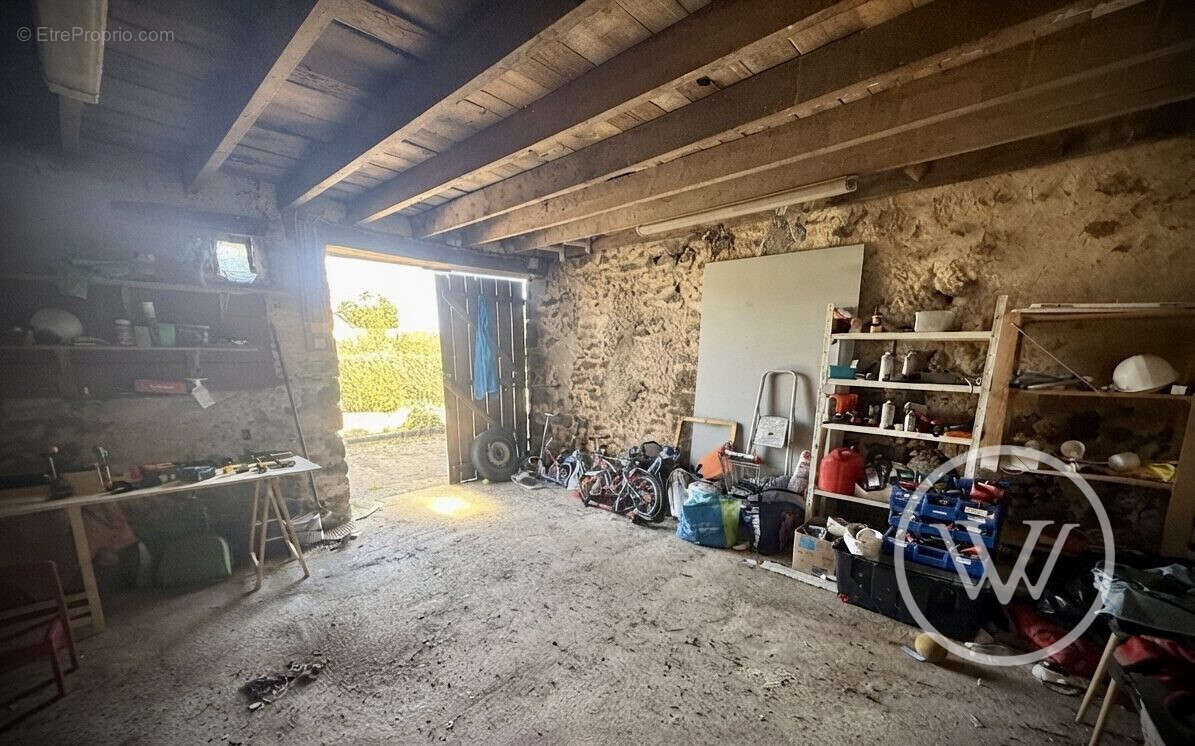 Maison 137 m² à Saint-Christophe-Du-Jambet  - photo 4