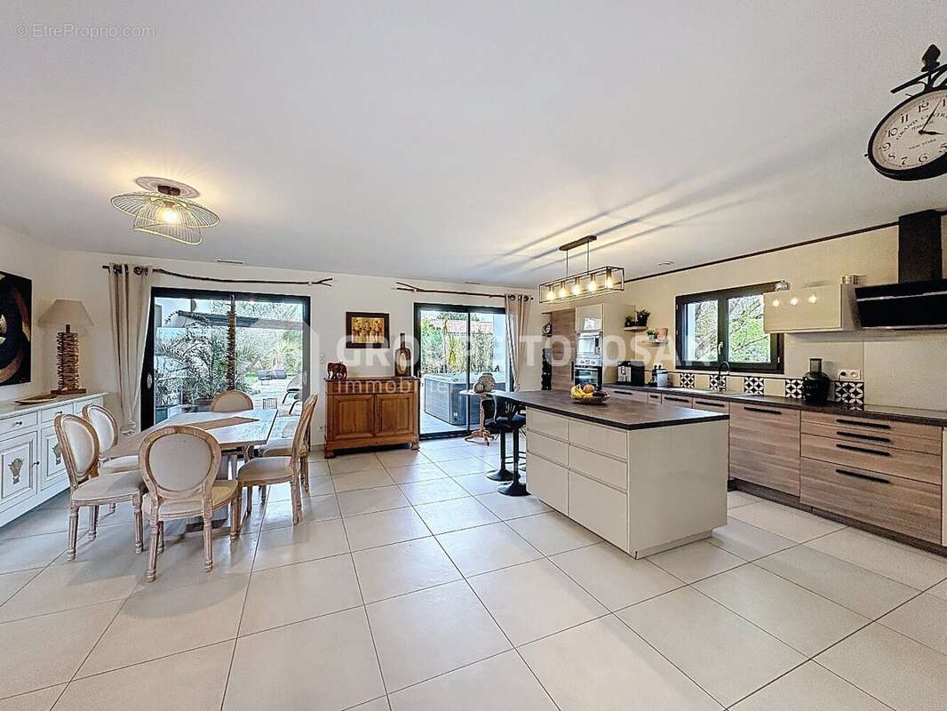 Maison à SAINT-ETIENNE-DE-TULMONT