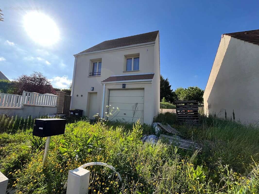 Maison à MONDONVILLE-SAINT-JEAN