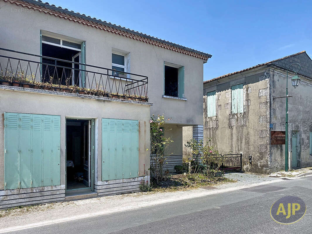 Maison à COULONGES