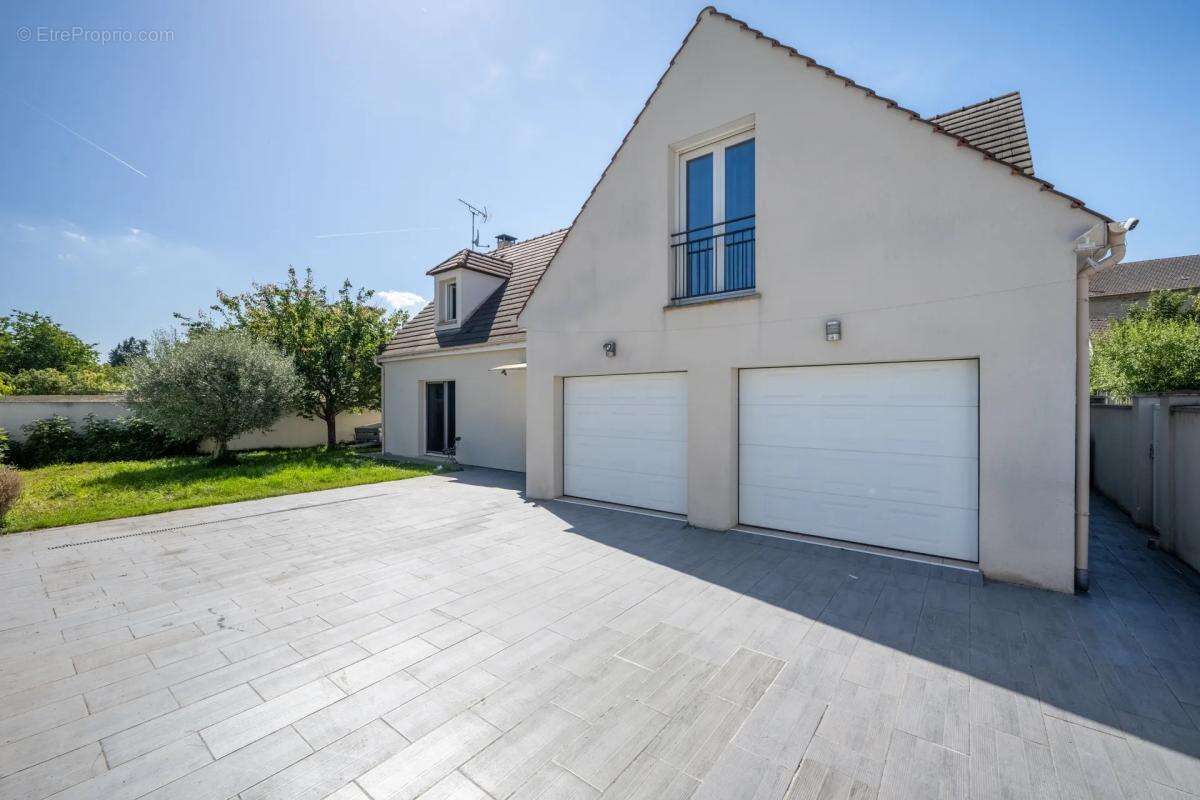 Maison à MEZIERES-SUR-SEINE