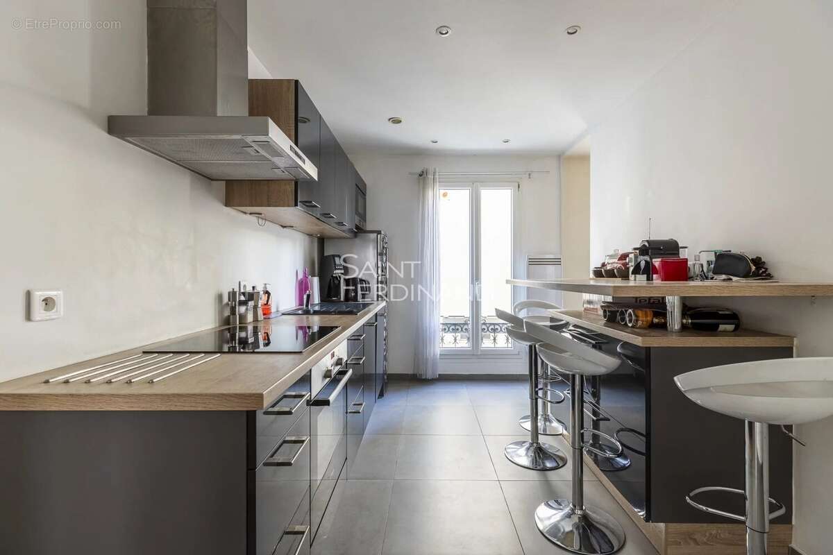Appartement à PARIS-17E