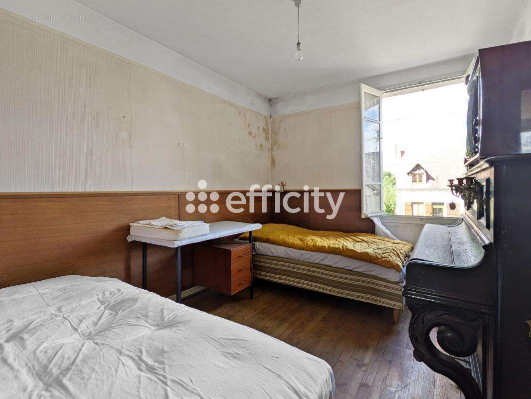 Maison à SAINT-SULPICE-LES-FEUILLES