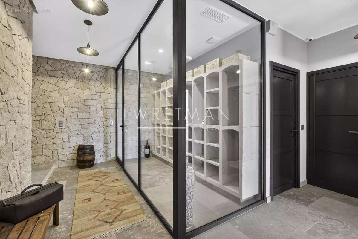 Maison à CHATEAUNEUF-GRASSE