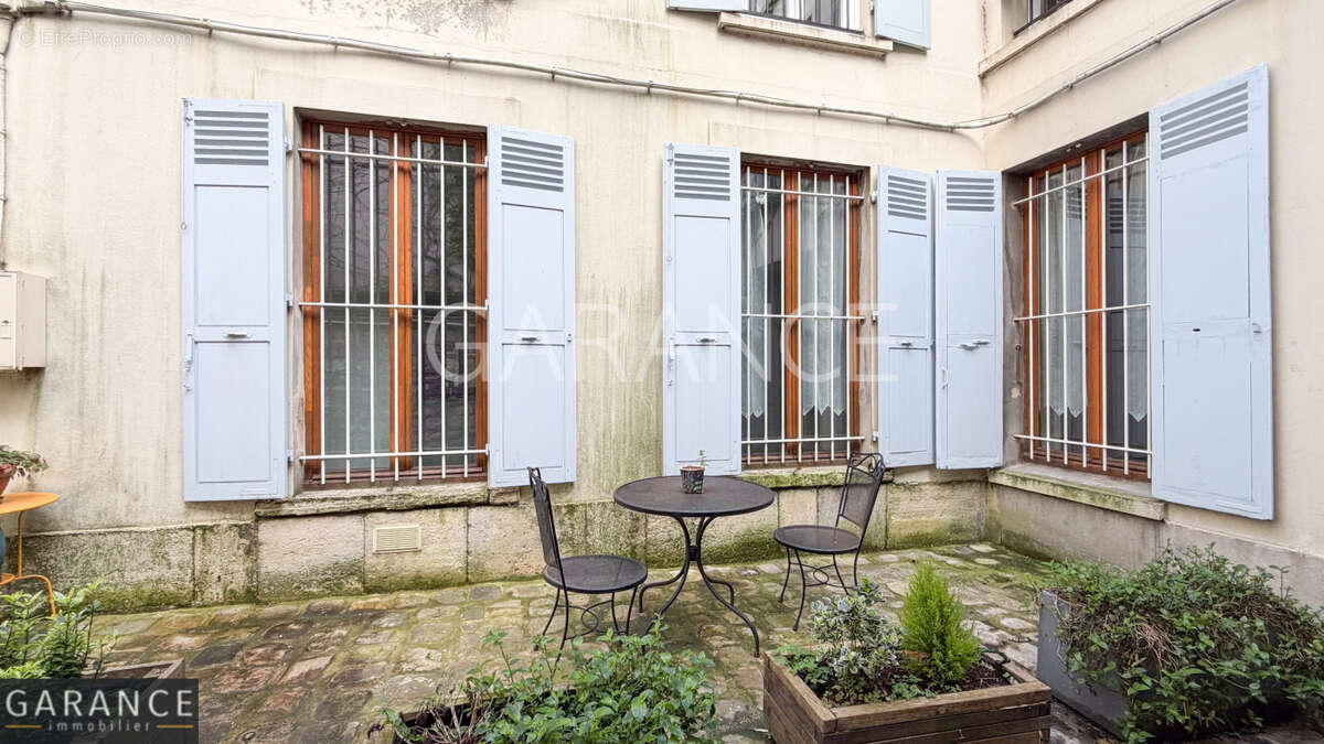Appartement à PARIS-14E