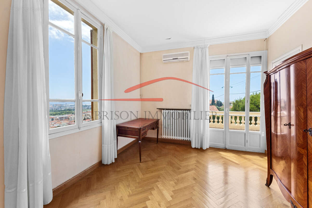 Maison à SAINT-LAURENT-DU-VAR