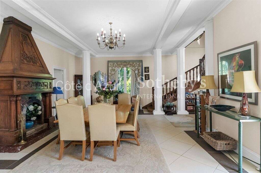 Maison à MANDELIEU-LA-NAPOULE