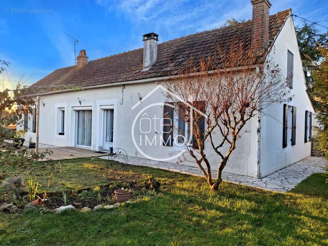 Maison à COURS-DE-PILE