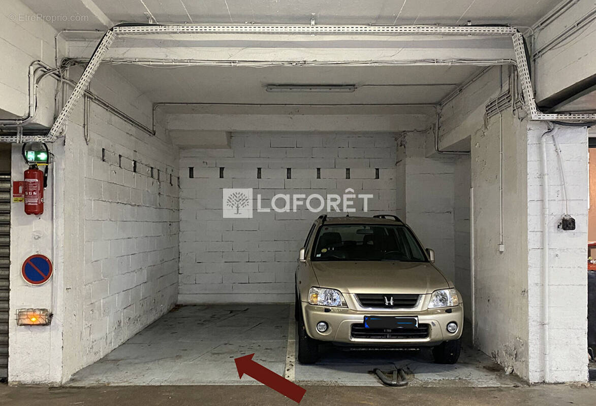 Parking à PARIS-16E