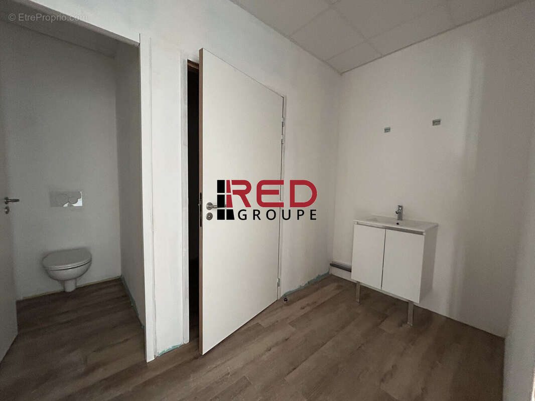 Commerce à EGUILLES