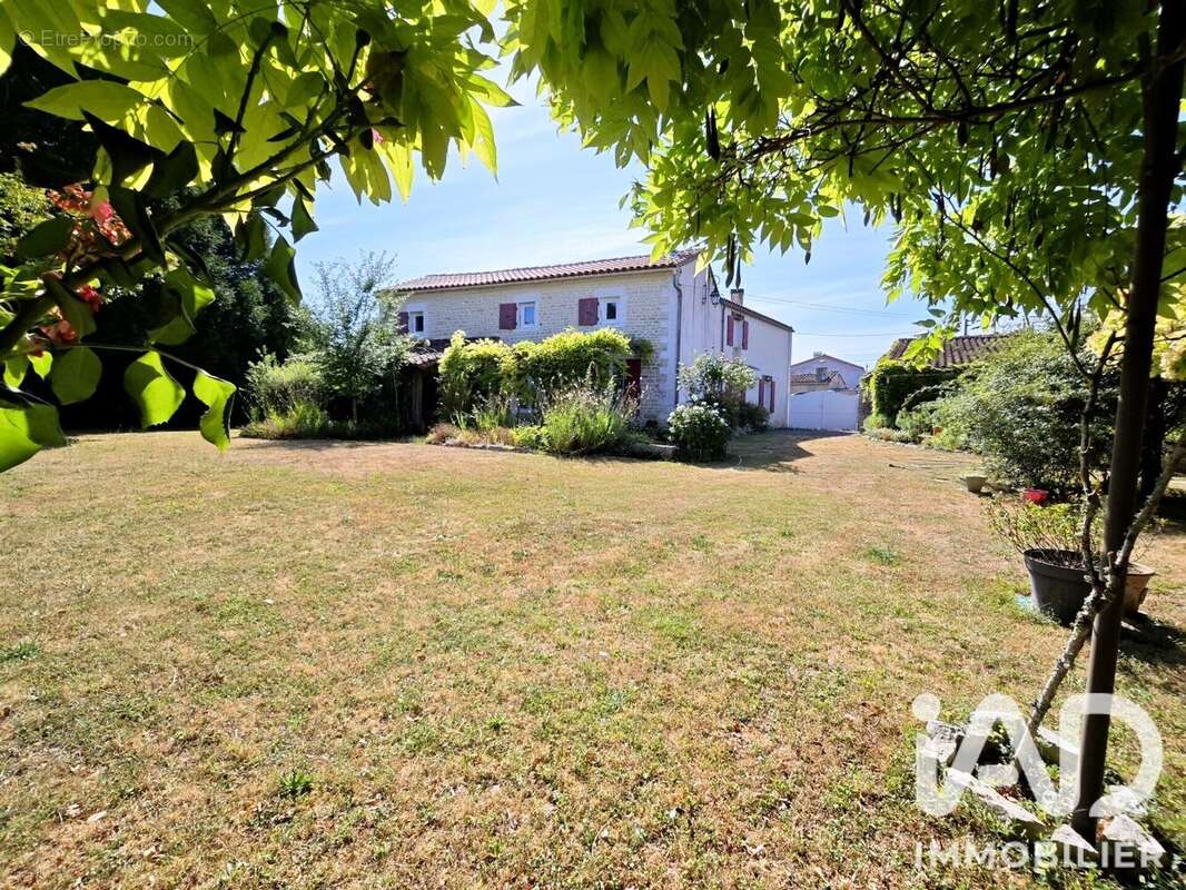 Maison 181 m² à Romazieres  - photo 3