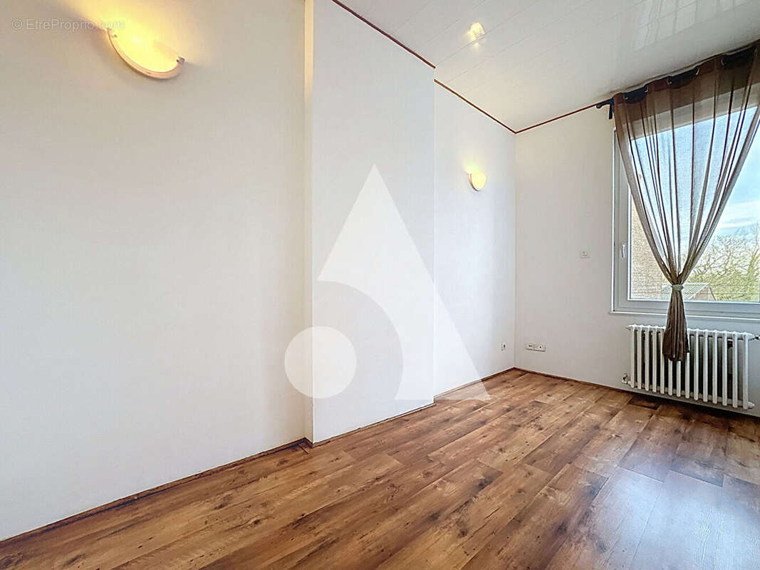 Maison à QUIEVRECHAIN