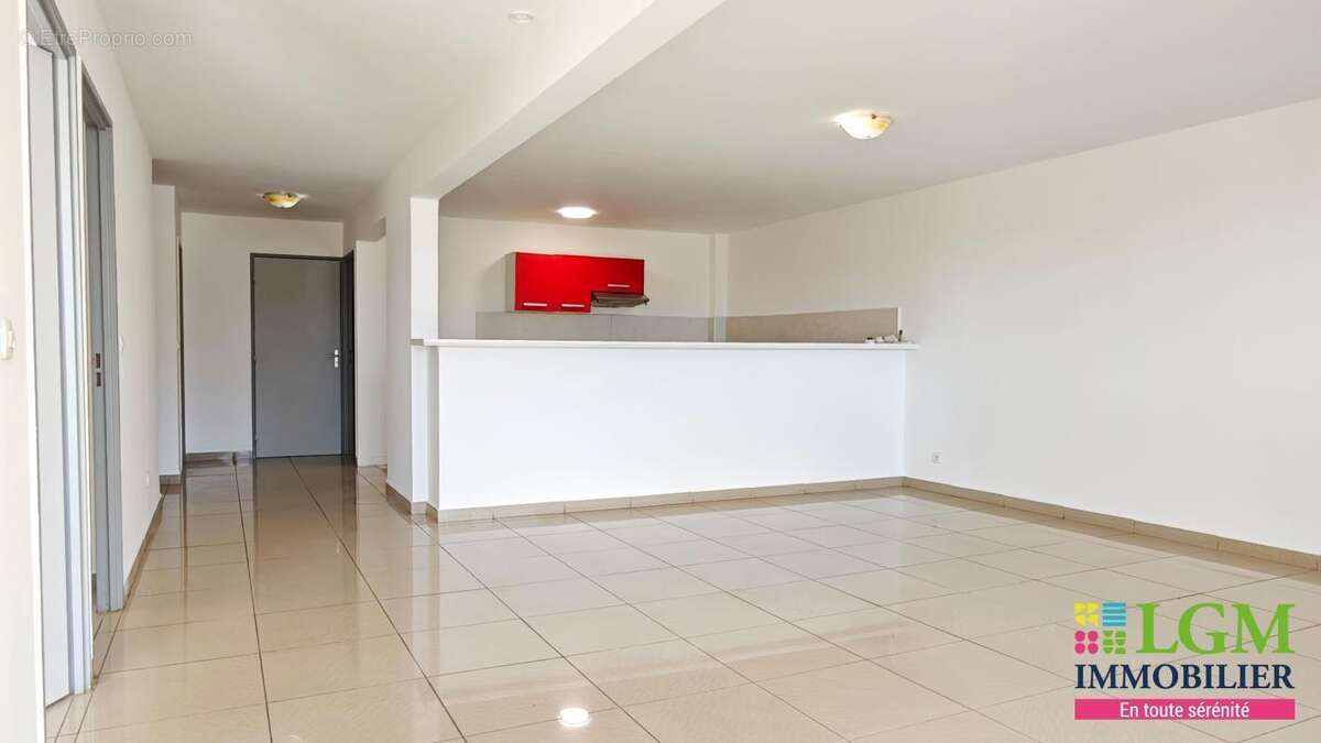 Dernière baisse de prix - T4 de 102 m² avec terrasse et 2 parkings à Sainte-Clotilde - photo 2