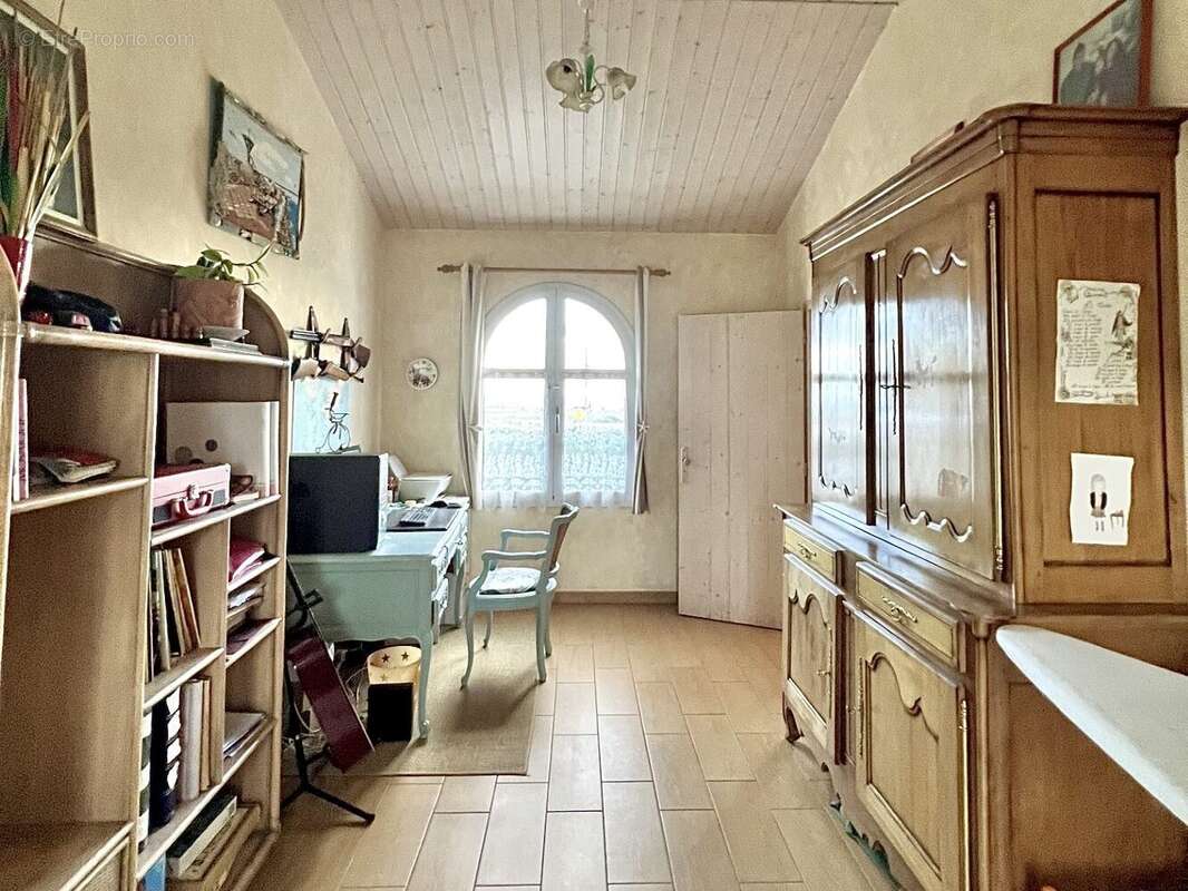 Bureau - Maison à SAINT-HILAIRE-DE-RIEZ