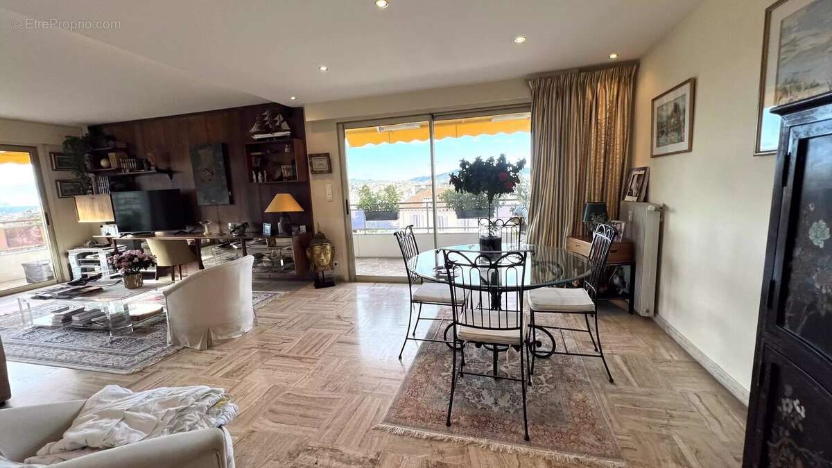 Appartement à LE CANNET