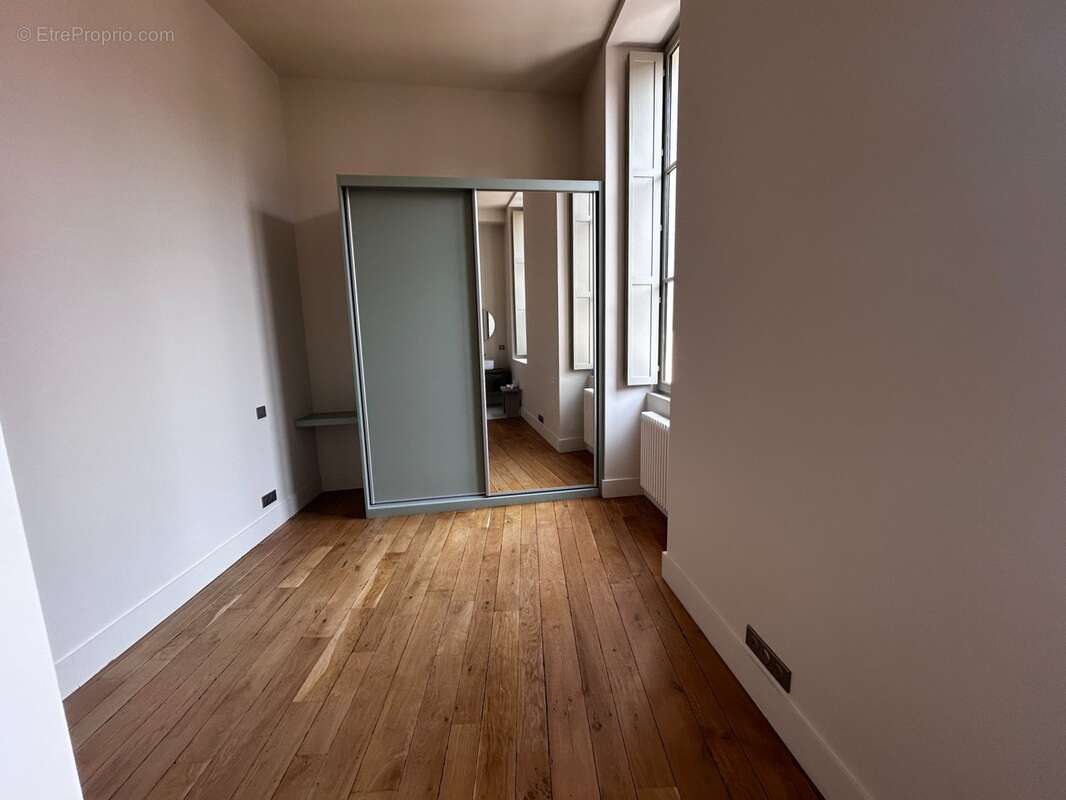 Appartement à vendre 3/ 4 avec balcon immeuble pierre Jardin public  BORDEAUX (33) - photo 9